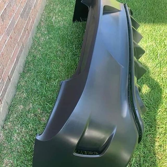 HellCat SRT Rear Carbon Bumper - Image 4
